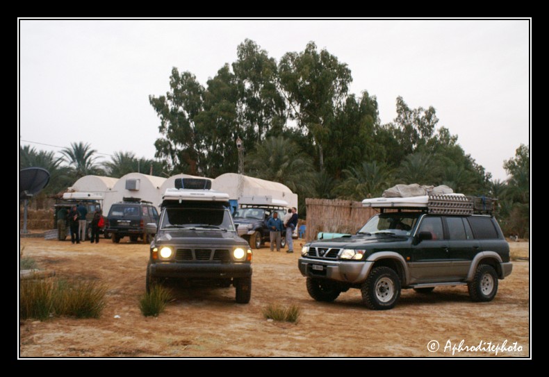 053 Arrivee au  cafe Dhaou a Bordj El Khadra connu de tous les raideurs du grand Sud